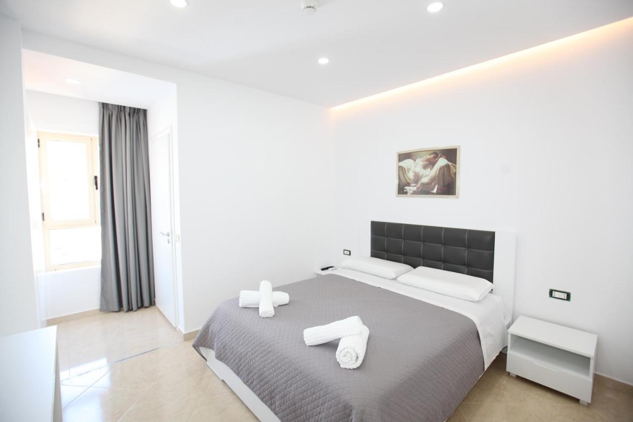 Nika Hotel Саранда Екстер'єр фото