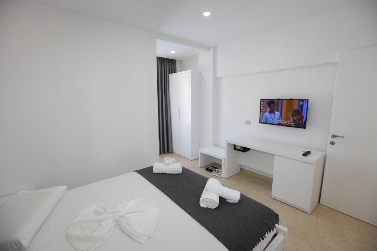Nika Hotel Саранда Екстер'єр фото