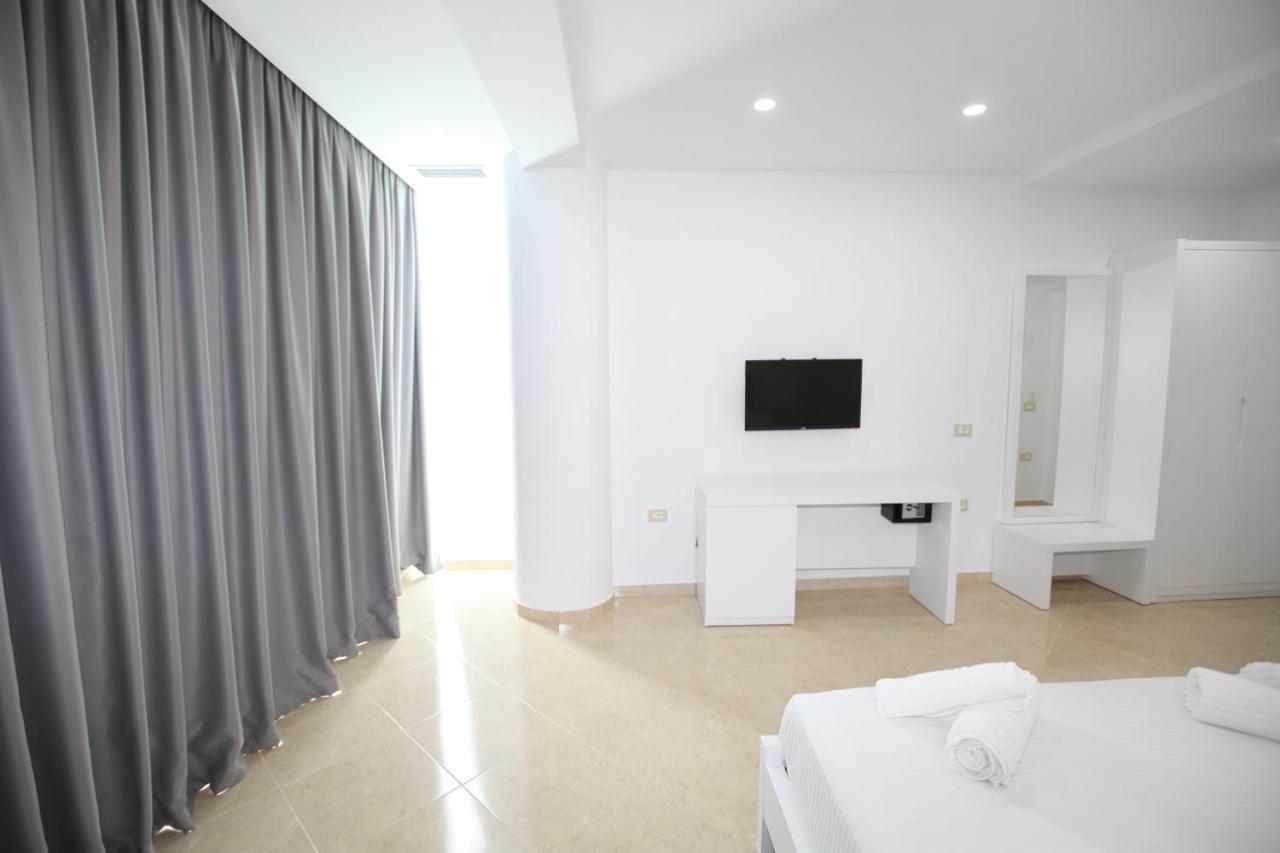 Nika Hotel Саранда Екстер'єр фото