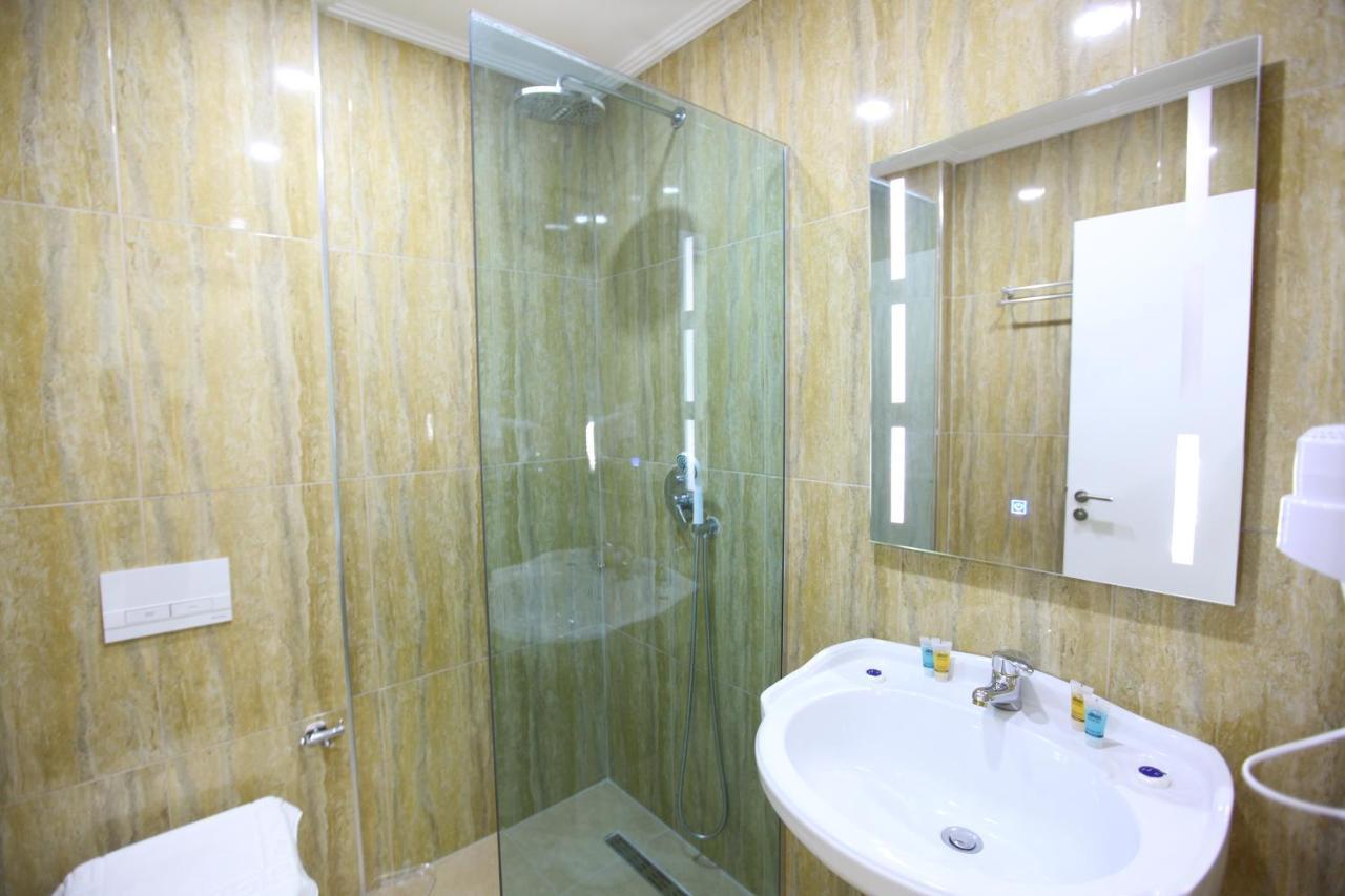 Nika Hotel Саранда Екстер'єр фото