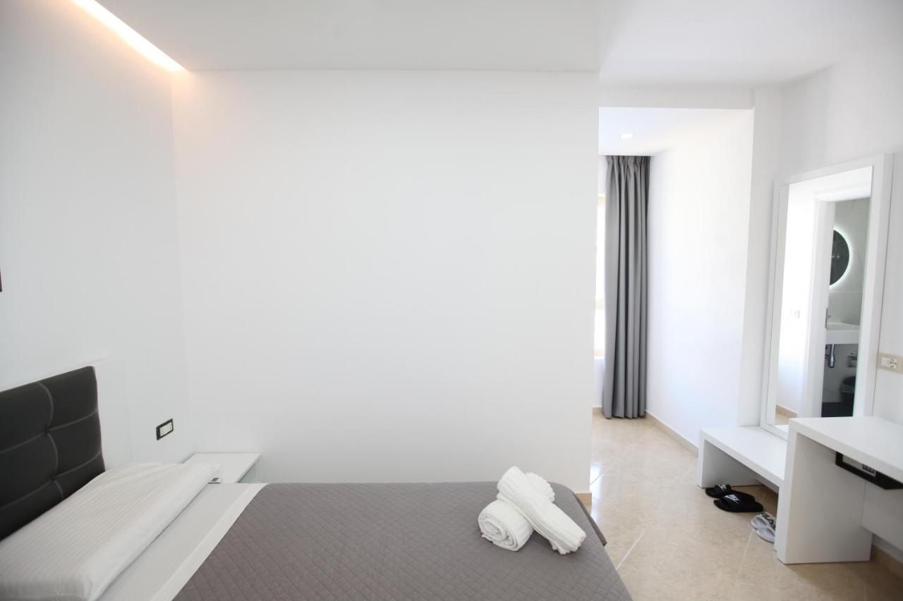 Nika Hotel Саранда Екстер'єр фото