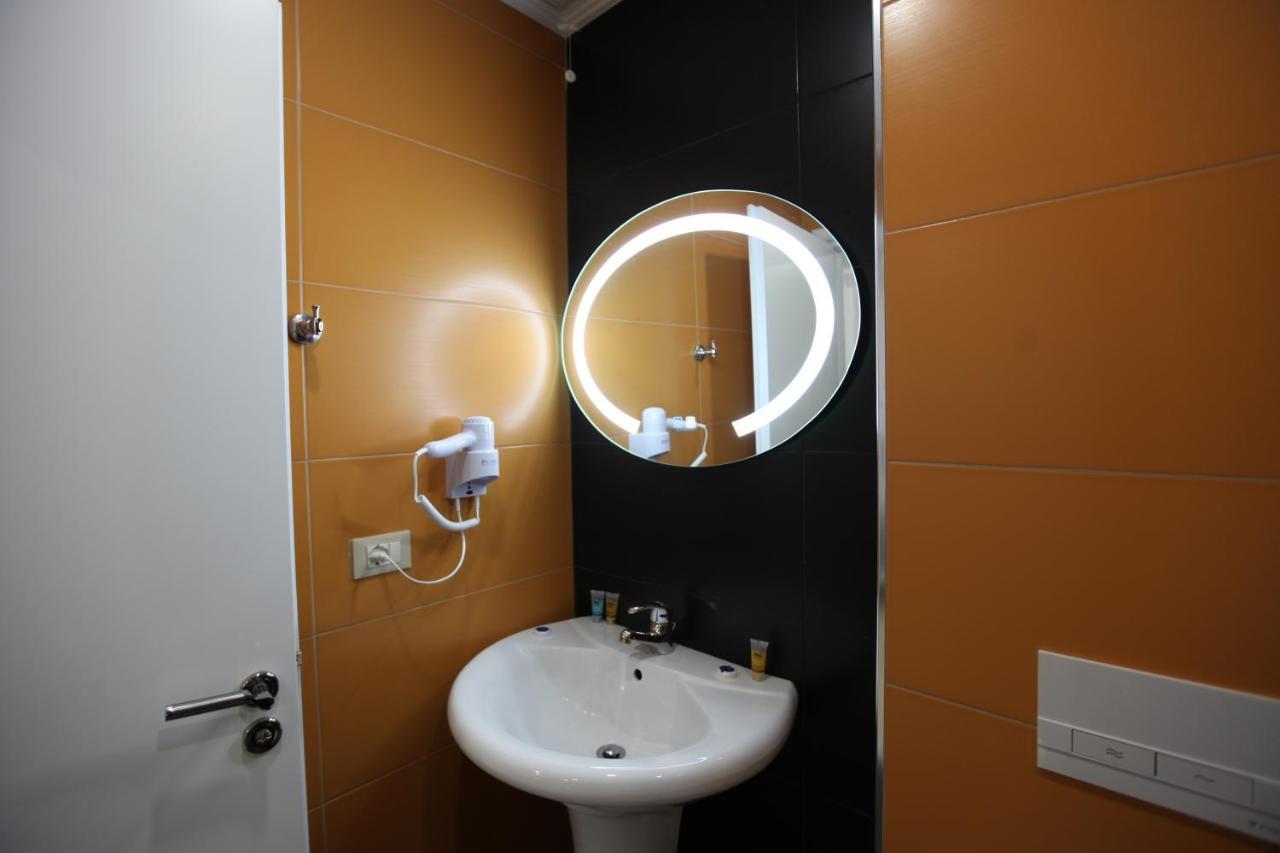 Nika Hotel Саранда Екстер'єр фото